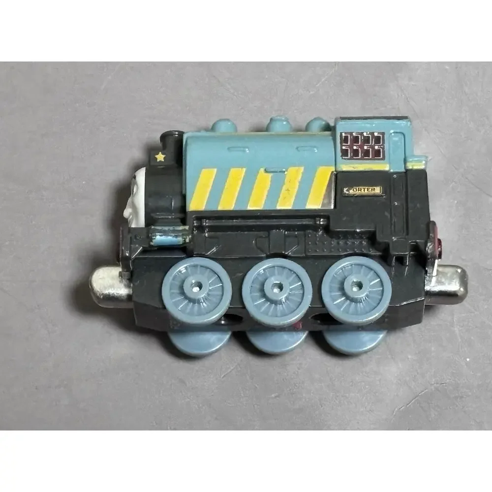 2013 Mattel Thomas & Friends Take Along N Play Porter Diecast Train Engine